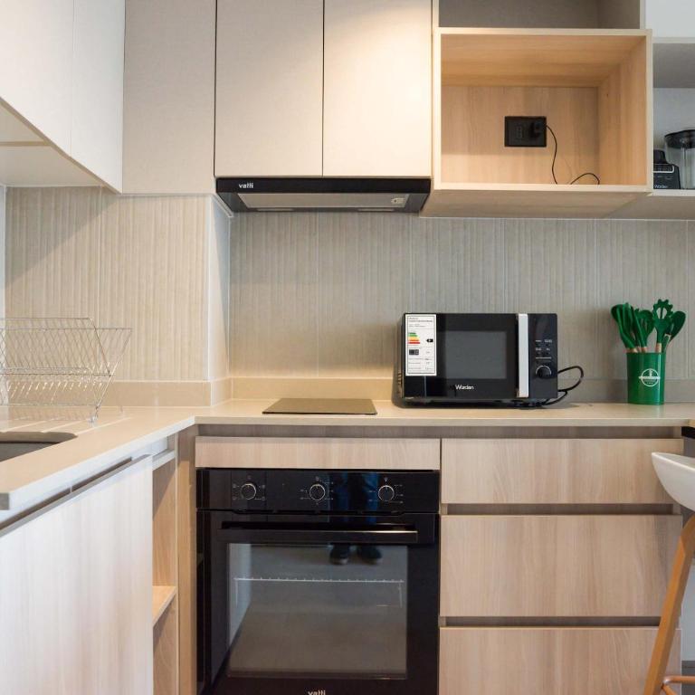 Cozy 1BR Getaway for Three in Vibrant Nunoa - Apartment - 18