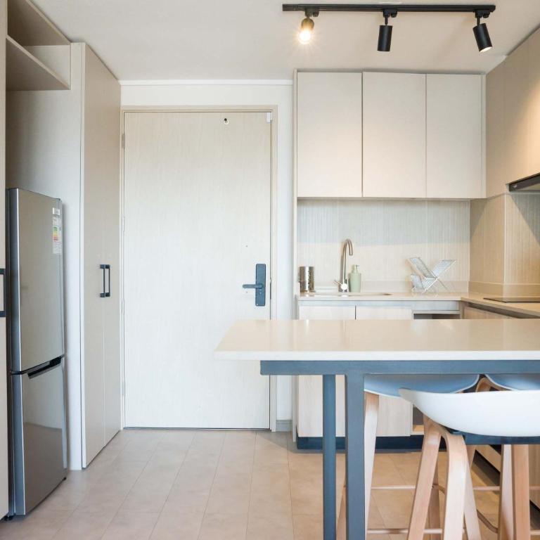 Cozy 1BR Getaway for Three in Vibrant Nunoa - Apartment - 20