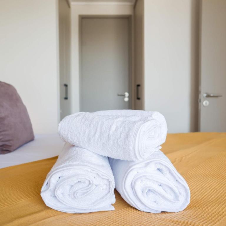 Cozy 1BR Getaway for Three in Vibrant Nunoa - Apartment - 13