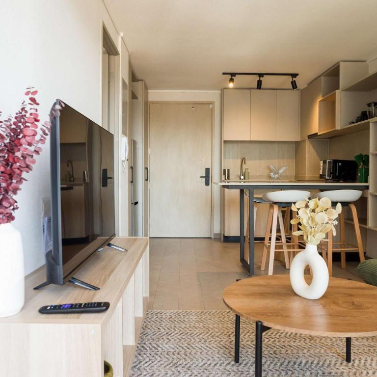 Cozy 1BR Getaway for Three in Vibrant Nunoa - Apartment - 7
