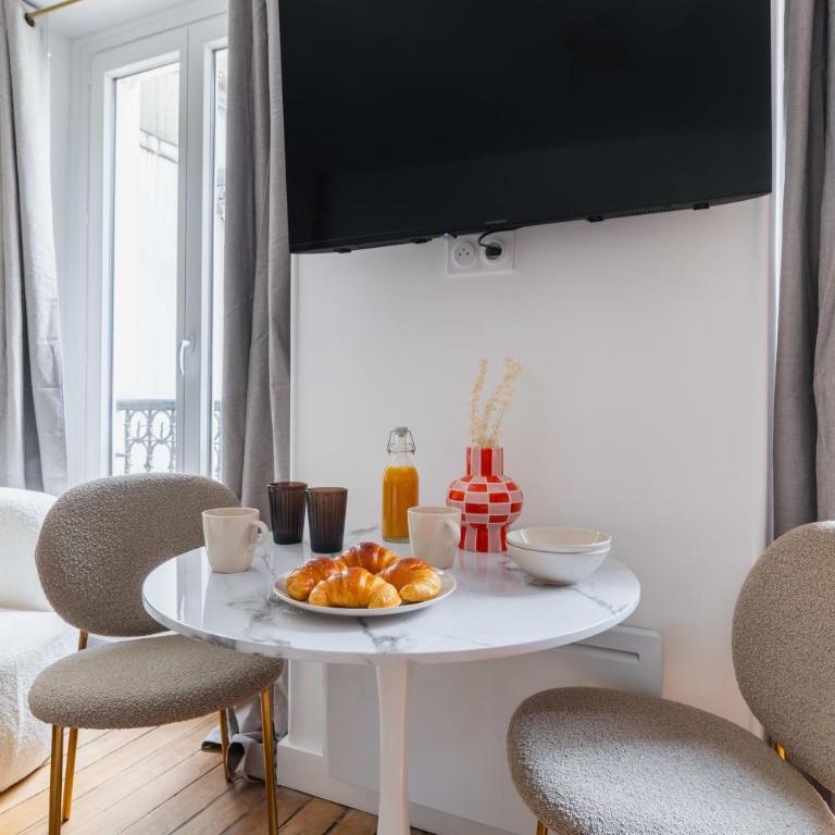 Grand studio refait a neuf Paris 16 - 4P - Studio - 9