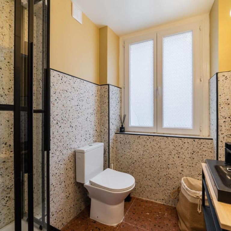 Grand studio refait a neuf Paris 16 - 4P - Studio - 12