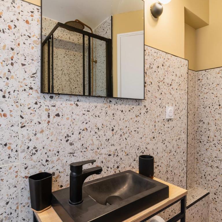 Grand studio refait a neuf Paris 16 - 4P - Studio - 13