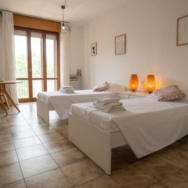 SmartStay23 - Camera Doppia con Letti Singoli - 1