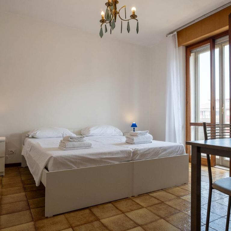 SmartStay23 - Camera Budget Matrimoniale/Doppia con Letti Singoli - 2