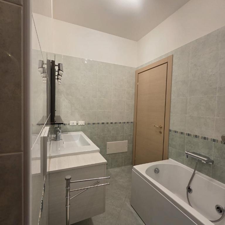 VeronaVera Barbarani Elegant Apartment - Appartamento con 2 Camere da Letto - 24