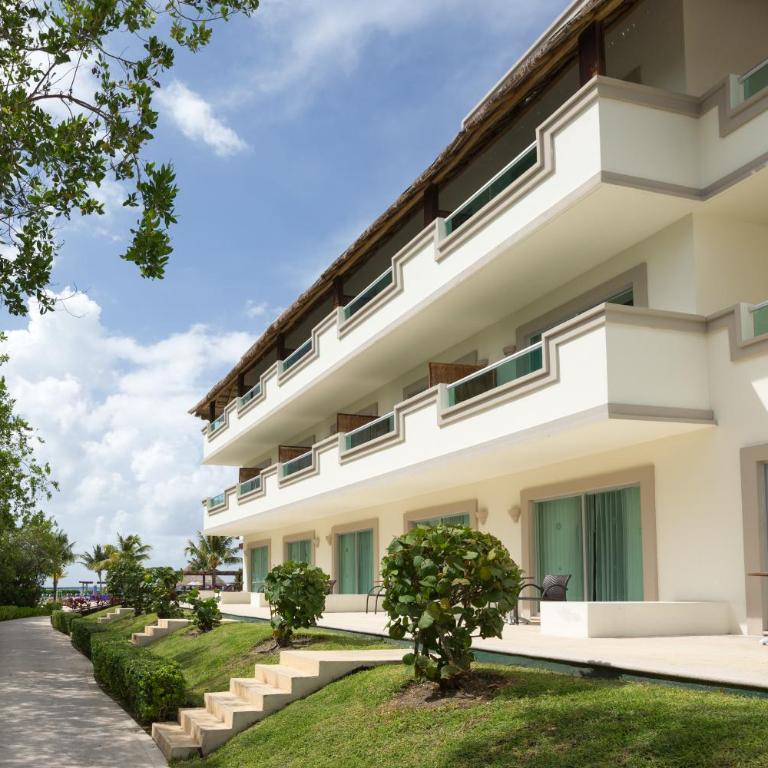 BlueBay Grand Esmeralda-All Inclusive - Deluxe with Partial Ocean View - 6