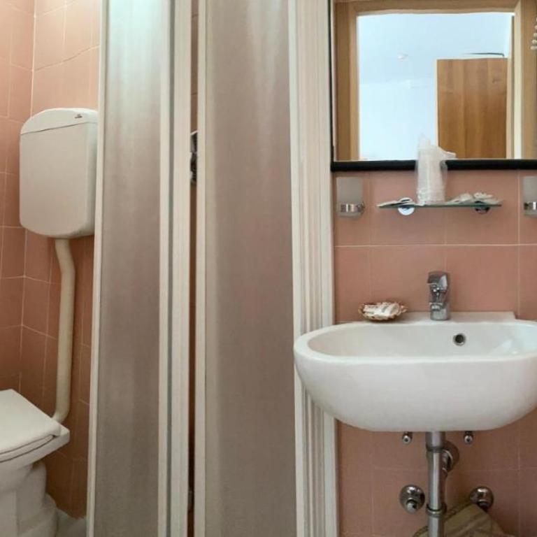 Hotel Acapvlco - Camera Matrimoniale con Bagno Privato - 2