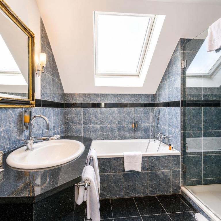 Hotel Rivoli - Superior Double or Twin Room - 9