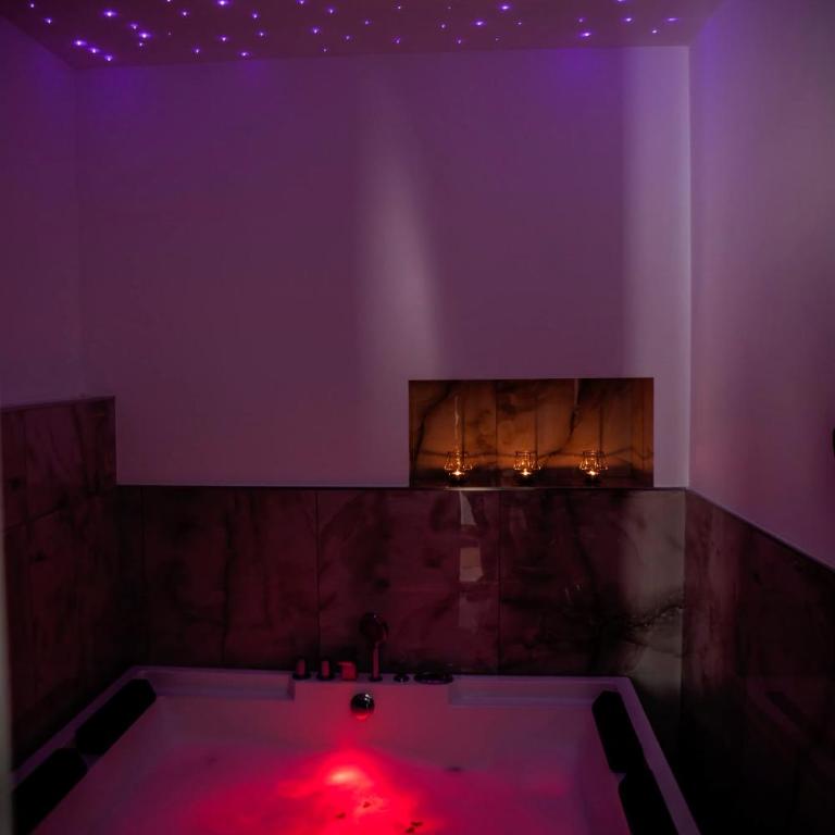 Sve&Co suite rooms - Zimmer mit Kingsize-Bett und Whirlpool - 5
