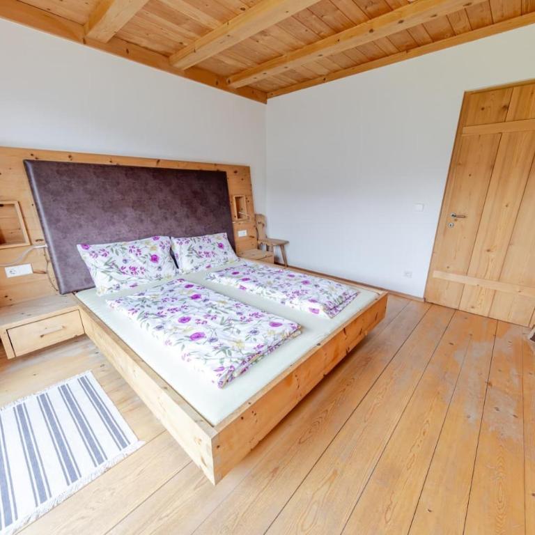 Garmesegghof - Two-Bedroom Deluxe Apartment with Garden View - 11