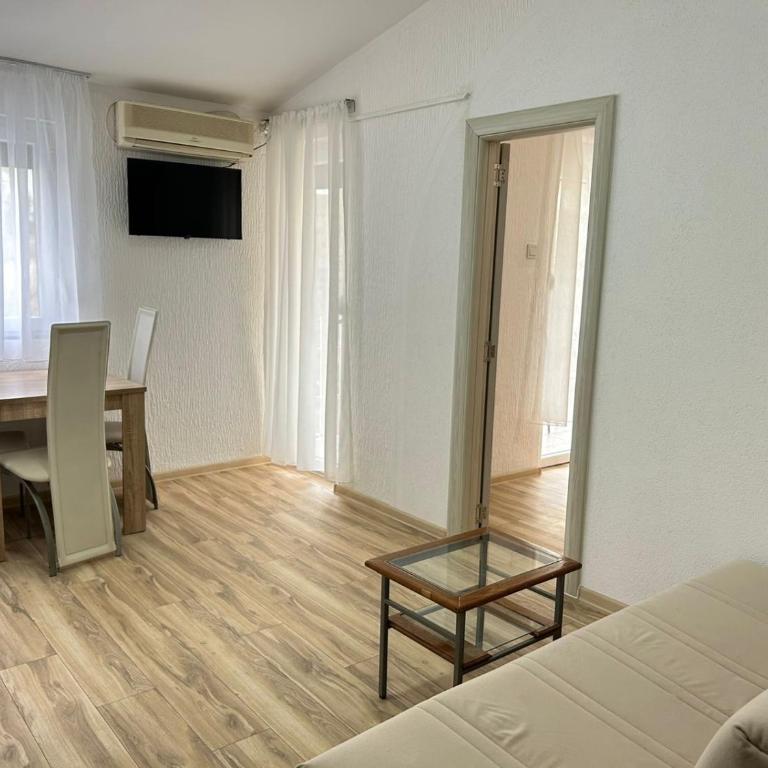 Aniva home - Apartman sa Balkonom i Lepim Pogledom - 4