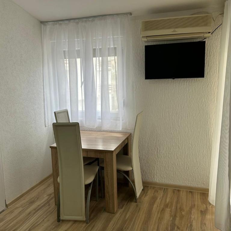 Aniva home - Apartman sa Balkonom i Lepim Pogledom - 7