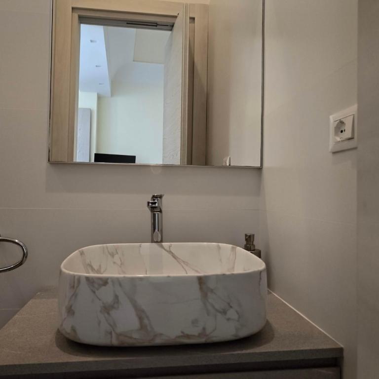 Palazzo Lanzilao's Rooms - Deluxe Double or Twin Room with City View - 11