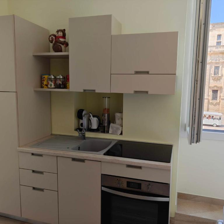 Palazzo Lanzilao's Rooms - Deluxe Double or Twin Room with City View - 9
