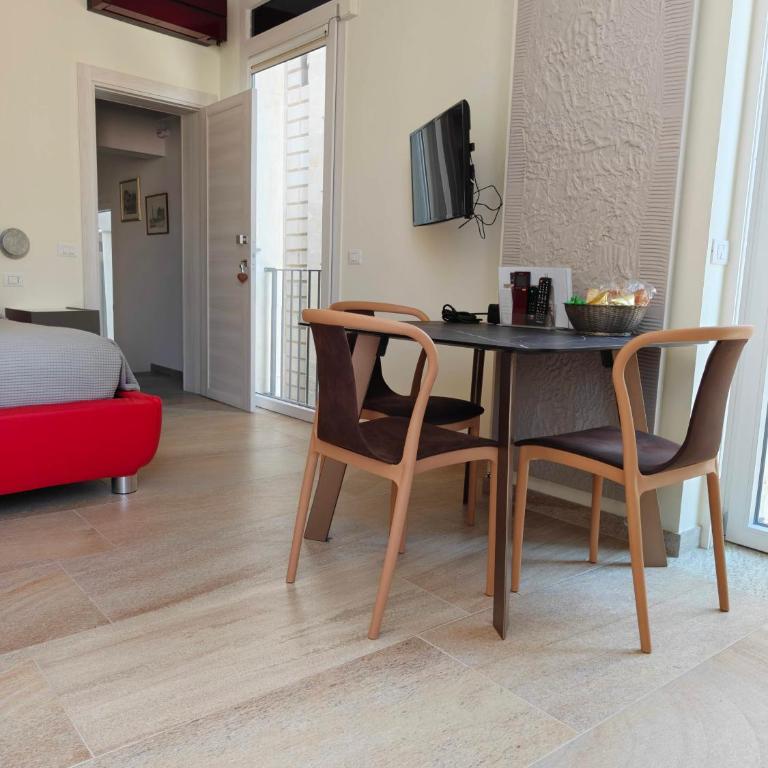 Palazzo Lanzilao's Rooms - Deluxe Double or Twin Room with City View - 6