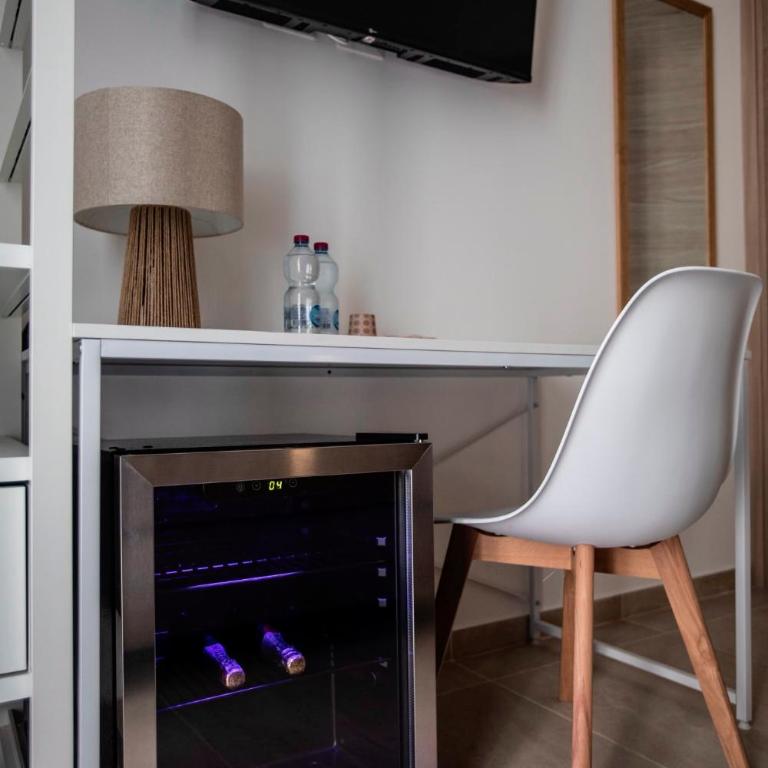 Sve&Co suite rooms - Zimmer mit Kingsize-Bett und Whirlpool - 10
