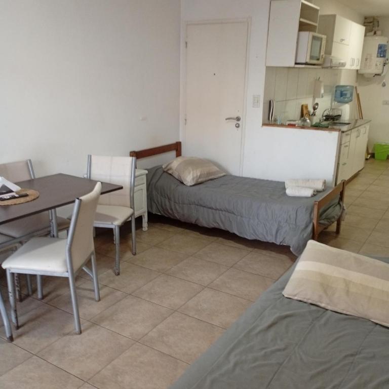 Hotel Lincoln Rooms - Habitación Familiar con balcón - 8
