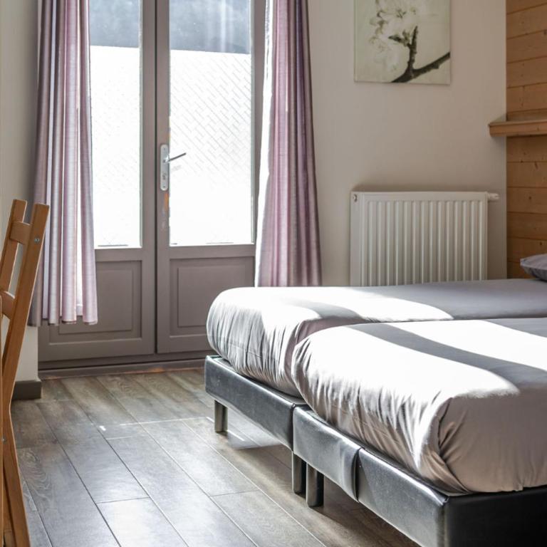 La Douce Montagne - Chambre Triple avec Salle de Bains - 1