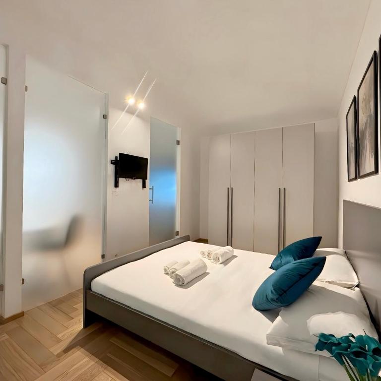 Luxury Porta Nuova Two-Bedroom Apartment in Central Turin - Two-Bedroom Apartment - 15