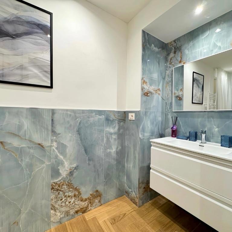 Luxury Porta Nuova Two-Bedroom Apartment in Central Turin - Two-Bedroom Apartment - 29
