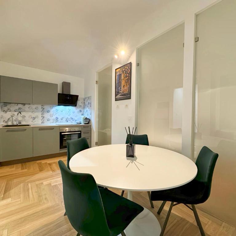 Luxury Porta Nuova Two-Bedroom Apartment in Central Turin - Two-Bedroom Apartment - 19