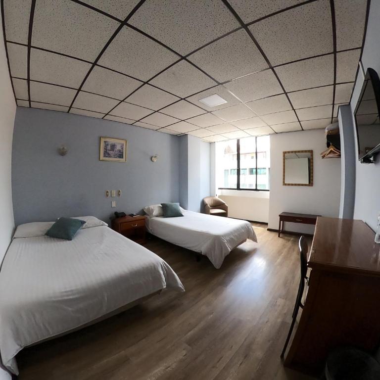Hotel Italia Cuenca - Tranvia Centro & Aeropuerto - Habitación Doble Estándar - 2 camas - 1