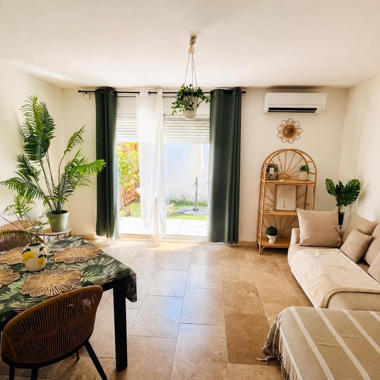 Cocon jungle bohème climatisé à 12 min de la mer - Stationnement privatif gratuit - WIFI - Apartamento de 1 dormitorio - 3