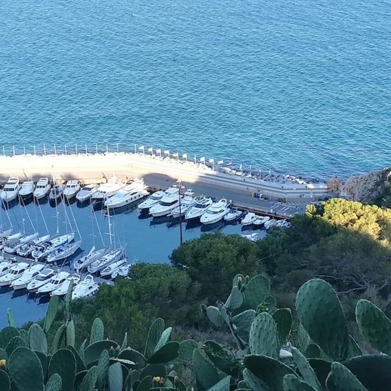 CASA ESEDRA Appartamento A, parcheggio privato - Appartamento con 2 Camere da Letto - 3