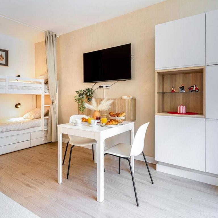 Terrazza Bella Pool - close to train station, city center and beach - One-Bedroom Apartment - 7