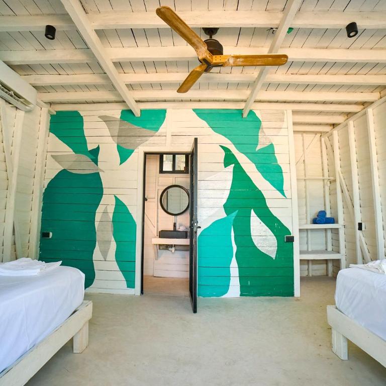 El Faro Beach Front by ÓOL Hotels - Habitación Doble Deluxe con vistas laterales al mar - 6