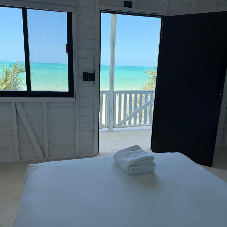 El Faro Beach Front by ÓOL Hotels - Habitación Doble Deluxe con vistas laterales al mar - 11