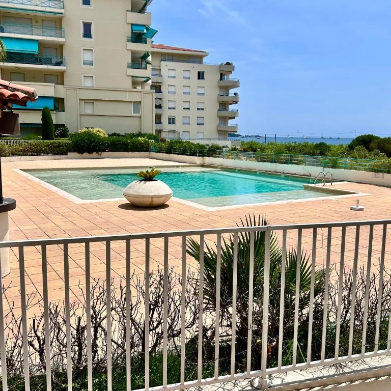 Antibes les pins 2 pièces Terrasse Piscine - Appartement avec Vue sur le Parc - 1