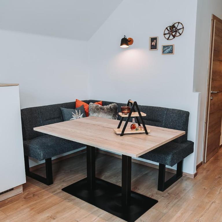 Familienlodge Berger - Deluxe-Apartment mit 2 Schlafzimmern und Gartenblick - 11