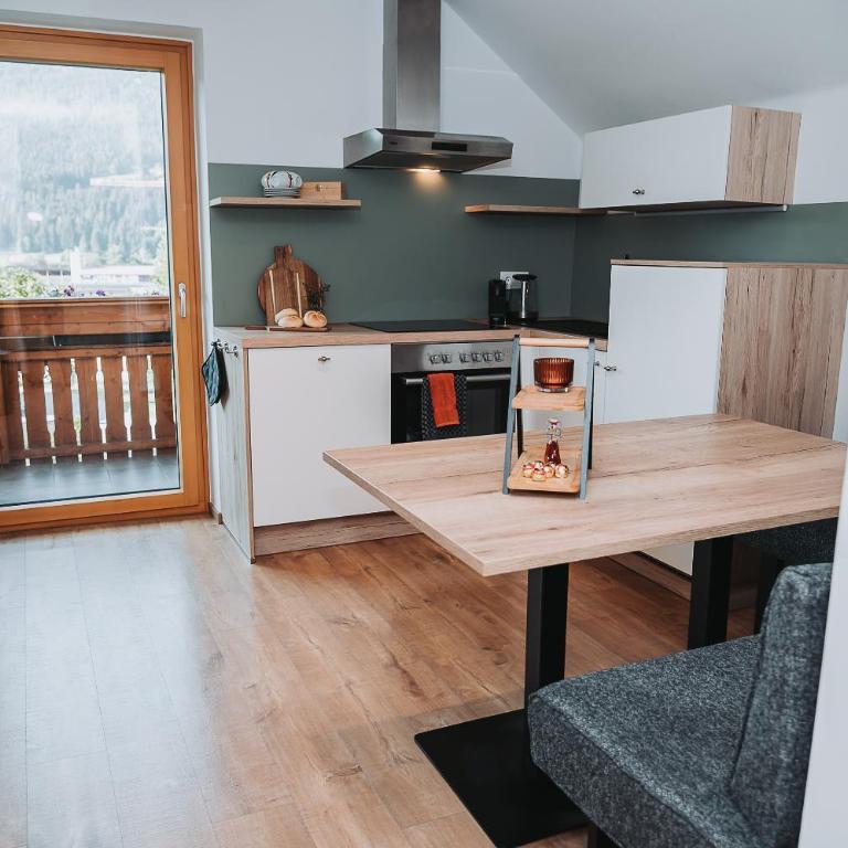 Familienlodge Berger - Deluxe-Apartment mit 2 Schlafzimmern und Gartenblick - 13