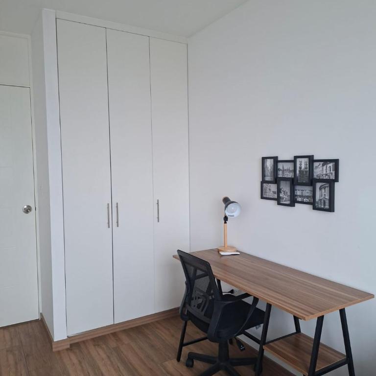 Apartment 2503 Free Parking 2 Bedrooms with Work Area - Three-Bedroom Apartment - 3