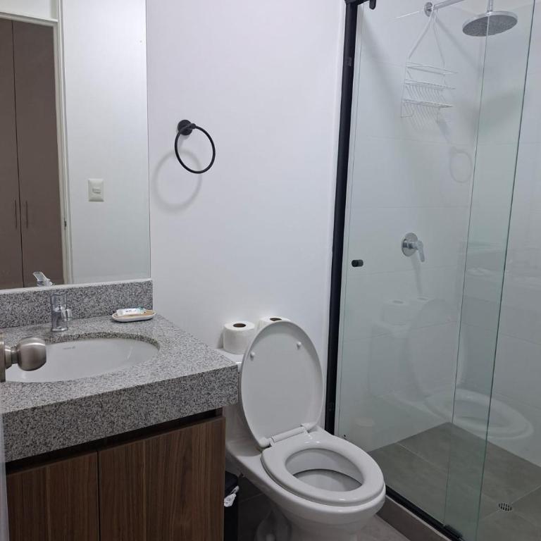 Apartment 2503 Free Parking 2 Bedrooms with Work Area - Three-Bedroom Apartment - 6