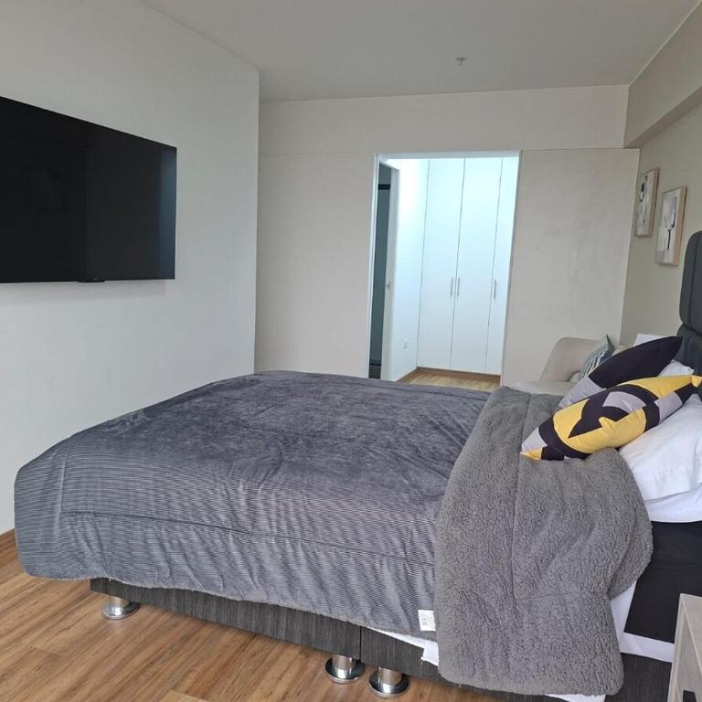 Apartment 2503 Free Parking 2 Bedrooms with Work Area - Three-Bedroom Apartment - 12