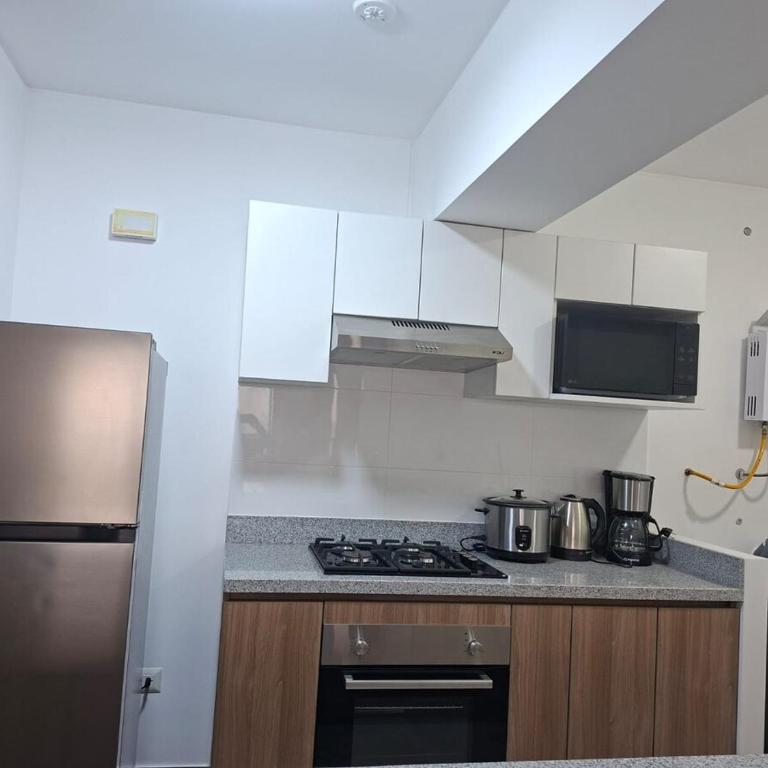 Apartment 2503 Free Parking 2 Bedrooms with Work Area - Three-Bedroom Apartment - 25