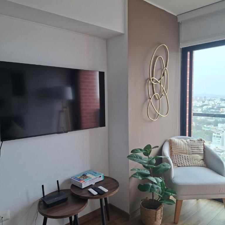 Apartment 2503 Free Parking 2 Bedrooms with Work Area - Three-Bedroom Apartment - 26