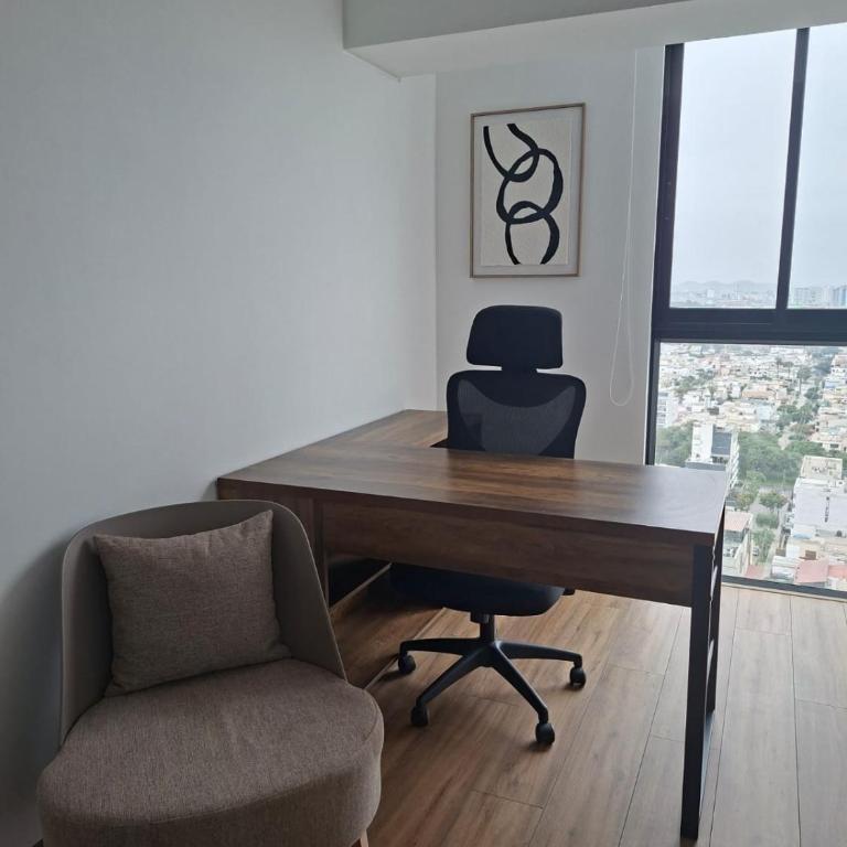 Apartment 2503 Free Parking 2 Bedrooms with Work Area - Three-Bedroom Apartment - 30