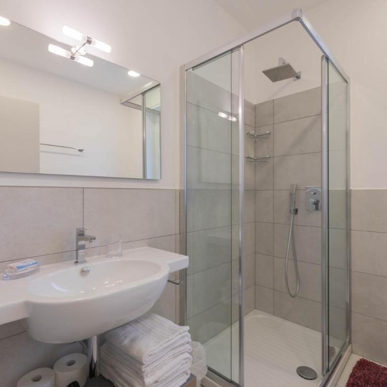 CASA ESEDRA Appartamento A, parcheggio privato - Appartamento con 2 Camere da Letto - 15