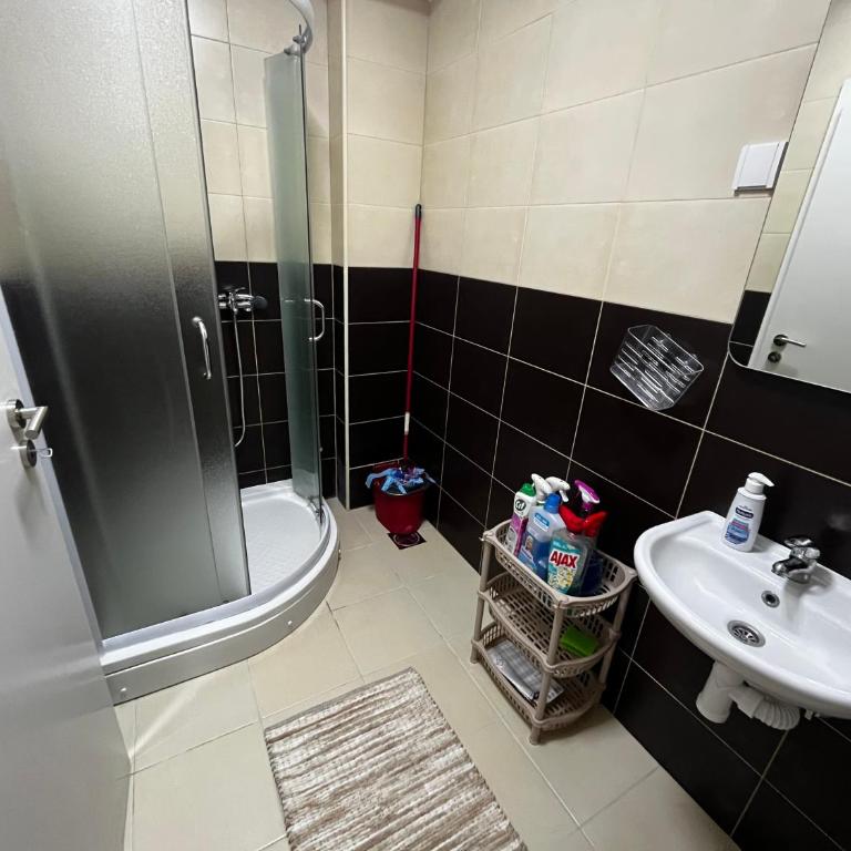 Modern Cozy Studio Apartment - Quiet and Fully Equipped - One-Bedroom Apartment - 12