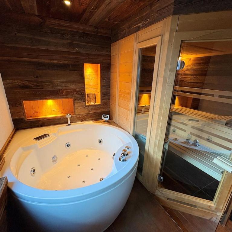 Alpine Chic Escape with Spa & Panoramic Views - Casa de 3 dormitorios - 3