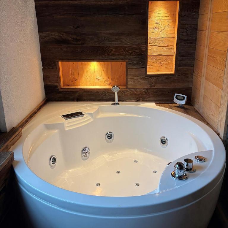 Alpine Chic Escape with Spa & Panoramic Views - Casa de 3 dormitorios - 31