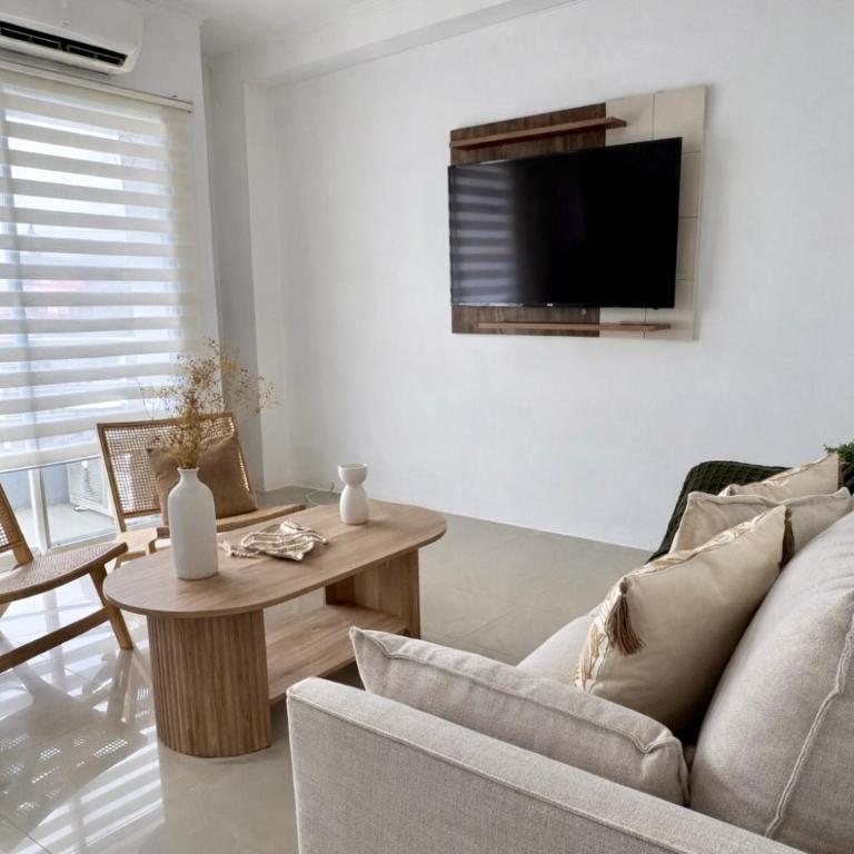 Departamento frente al Wyndham y CC La Quadra - Apartamento de 2 dormitorios - 25