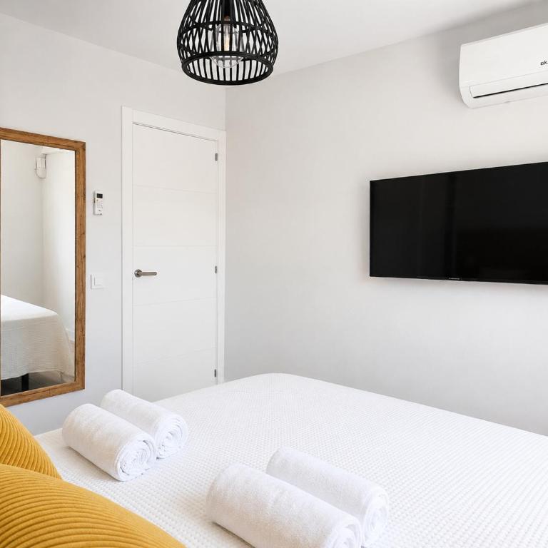 Gran Apto de Diseño Reformado 3Hab - Three-Bedroom Apartment with Balcony - 6