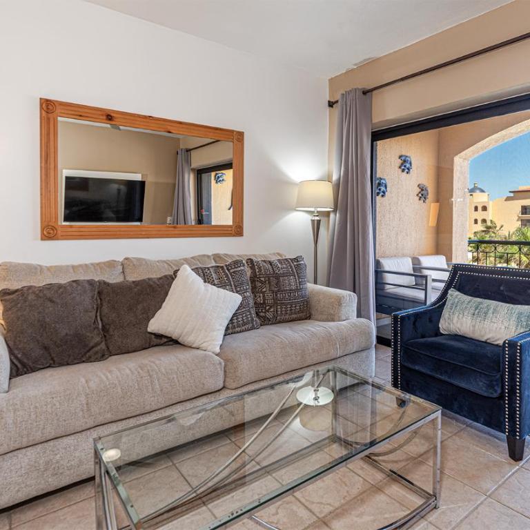 Renovated 2BR/2BA Ocean View Retreat on Sandy Beach - Casa - 5