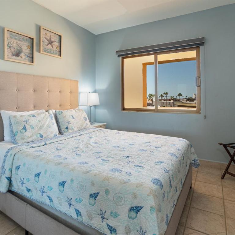 Renovated 2BR/2BA Ocean View Retreat on Sandy Beach - Casa - 11