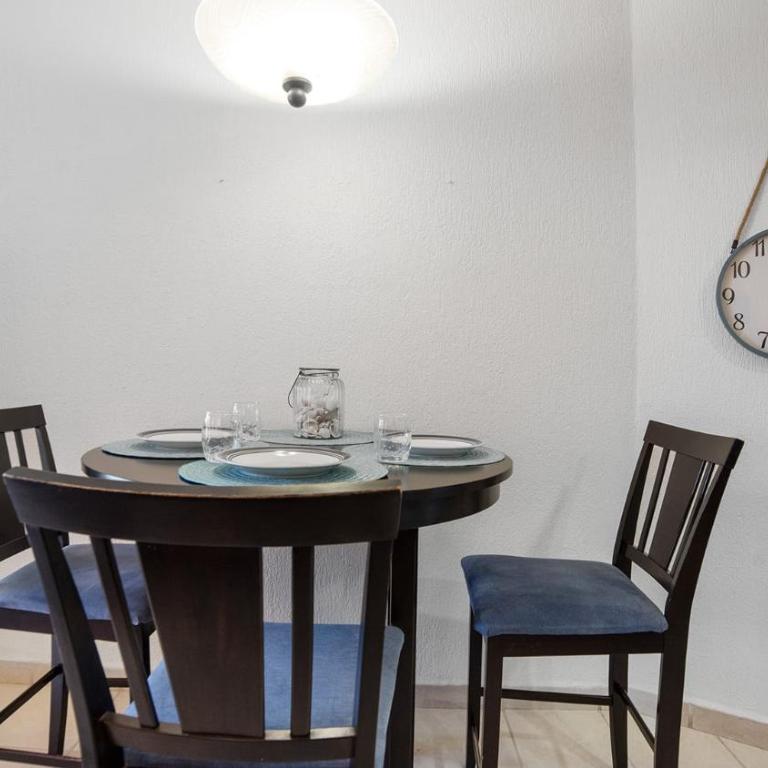 Beautiful 1BR/1BA Retreat with Panoramic Ocean Views - Casa - 4
